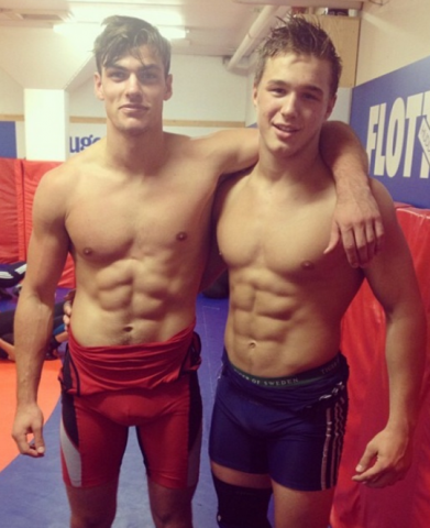 Shirtless Muscle Guys