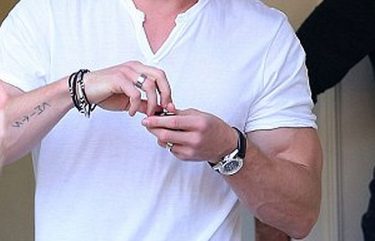 Chris Hemsworth Workout Gloves